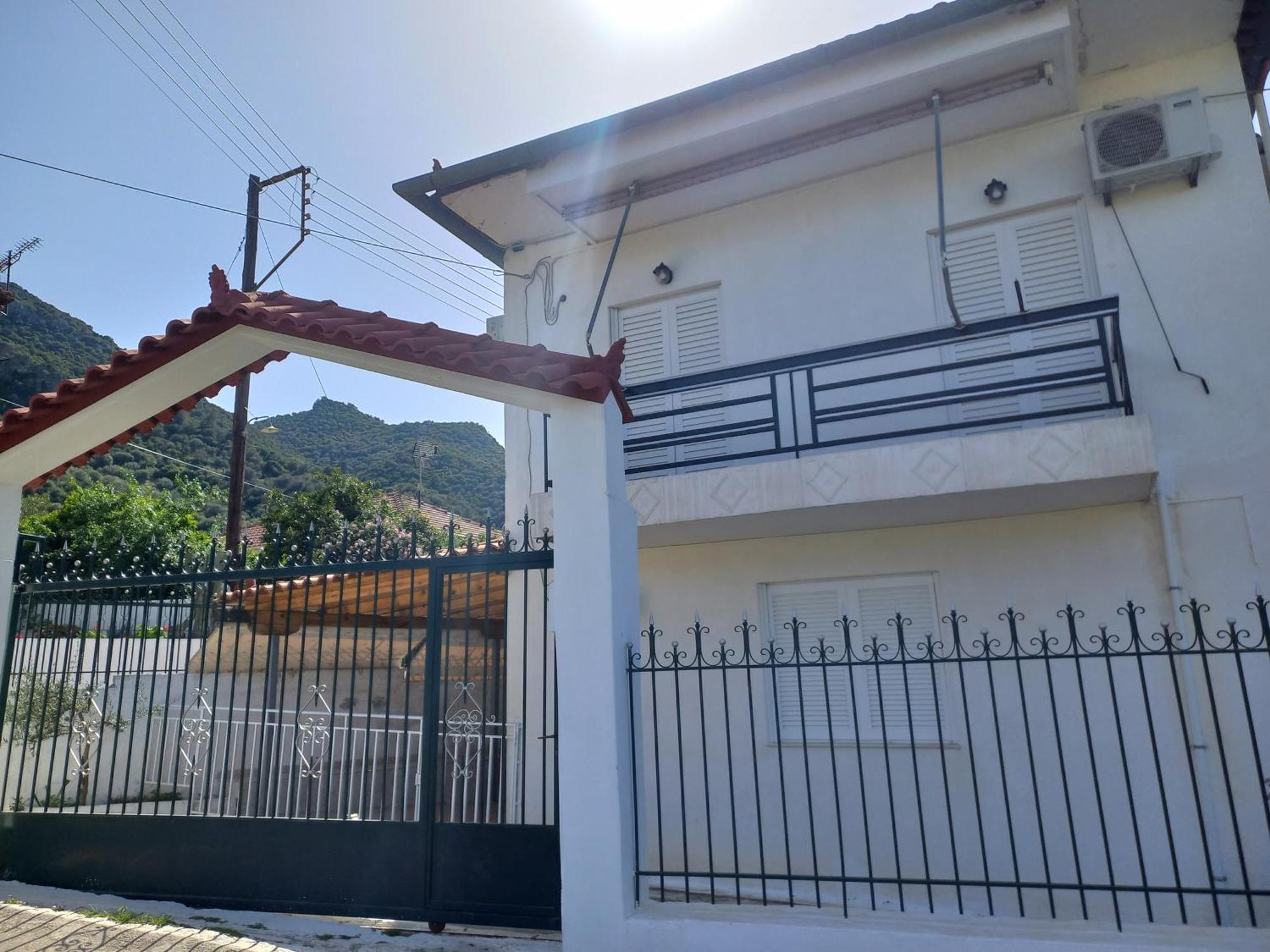 Apartmán Triζin Galatás Exteriér fotografie